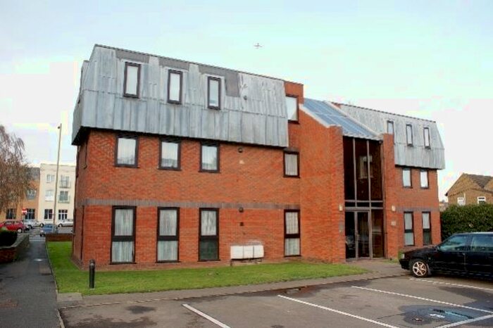 1 Bedroom Flat To Rent In Church Road, Egham, TW20