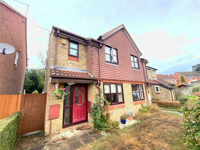 2 Bedroom End Of Terrace House To Rent In Montague Close, Wokingham, Berkshire, RG40