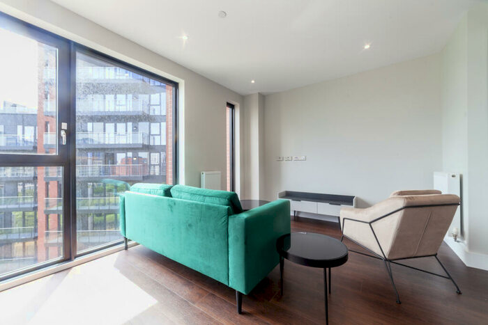 1 Bedroom Apartment To Rent In Silvocea Way, London, E14