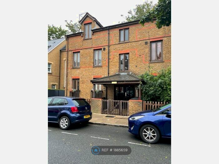 Studio To Rent In Holmesdale Road, London, N6