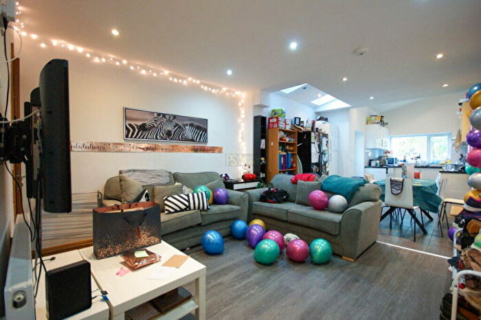 6 Bedroom Terraced House To Rent In Teignmouth Road, Selly Oak, Birmingham, B29