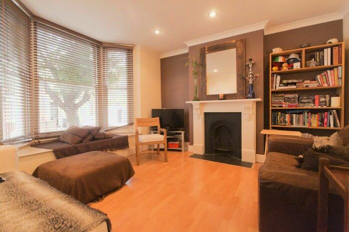 2 Bedroom Flat To Rent In Raeburn Street, London, SW2