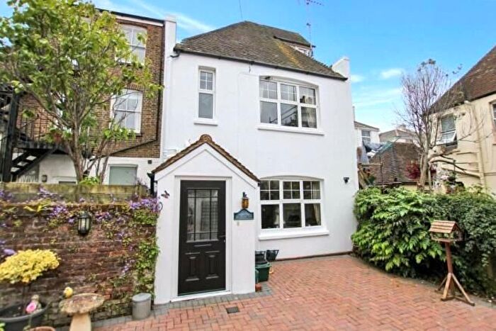 3 Bedroom Semi-Detached House To Rent In Western Place, Worthing, BN11