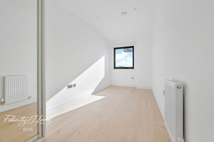 3 Bedroom Apartment To Rent In Trego Road, London, E9