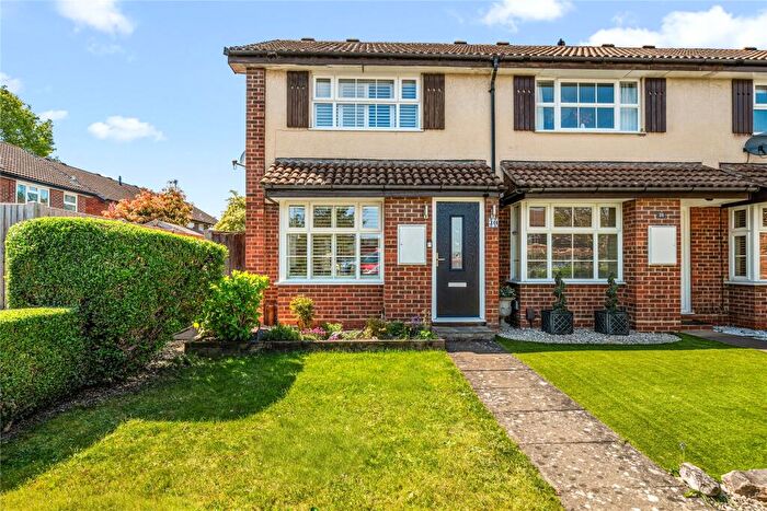 2 Bedroom End Of Terrace House For Sale In Finlay Gardens, Addlestone, Surrey, KT15