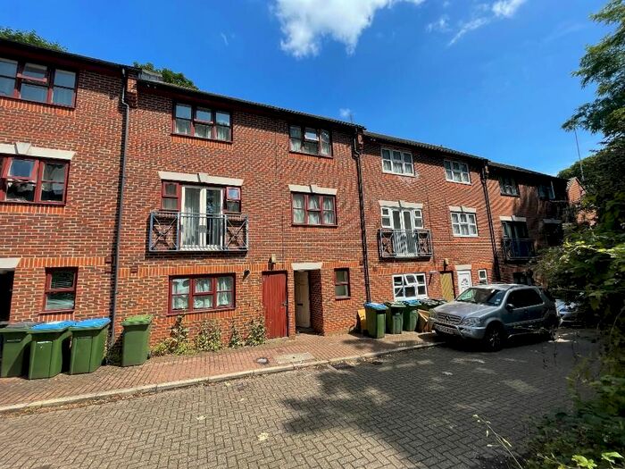 Houses for sale & to rent in SE18 2TU, Admaston Road, Woolwich Common