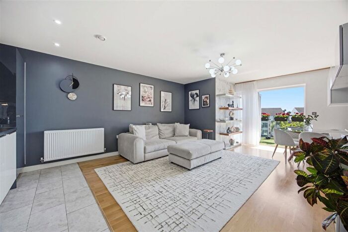 2 Bedroom Flat For Sale In Pennyroyal Drive, West Drayton, UB7