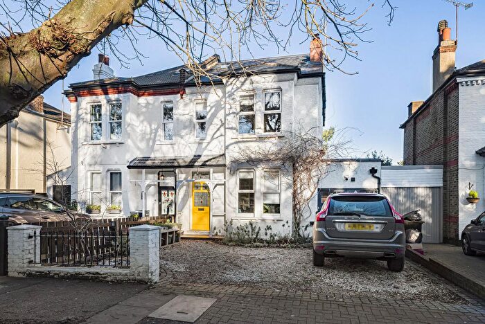 5 Bedroom Semi Detached House For Sale In Ravensbourne Avenue, Bromley, BR2