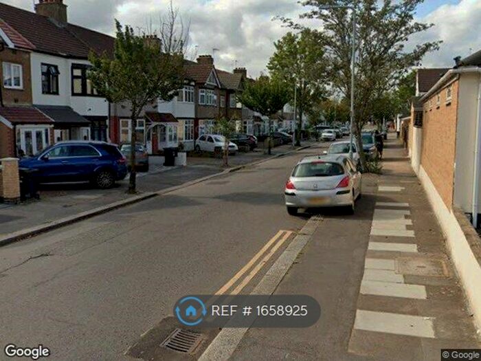 4 Bedroom End Of Terrace House To Rent In Icknield Drive, Ilford, IG2