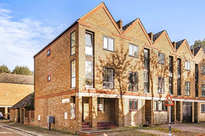 4 Bedroom End Of Terrace House To Rent In Brunswick Quay, London, SE16