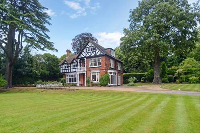 5 Bedroom Detached House To Rent In Woburn Hill, KT15