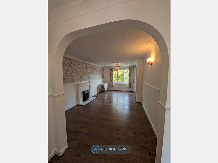 2 Bedroom Flat To Rent In Anthony Road, Croydon, SE25