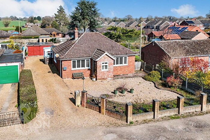 2 Bedroom Detached Bungalow For Sale In Pack Lane, Lingwood, Norwich, NR13