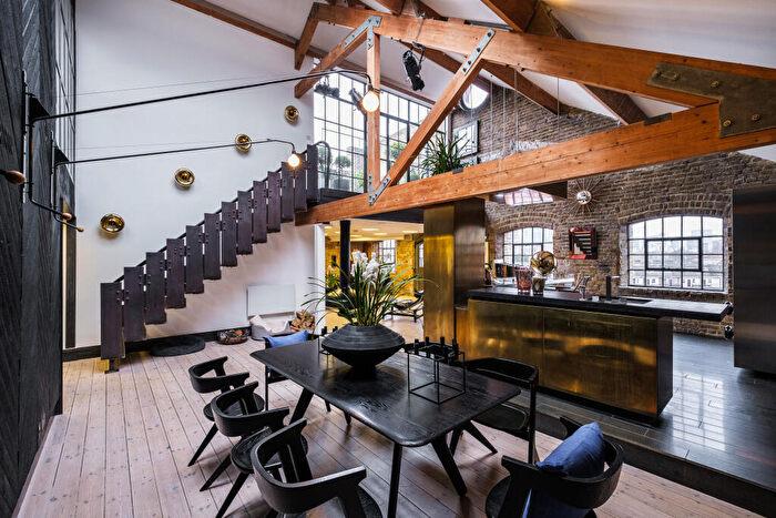 2 Bedroom Apartment To Rent In Metropolitan Wharf, Wapping, E1W