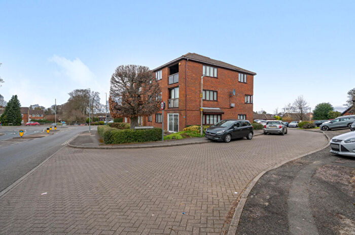 2 Bedroom Apartment For Sale In Westdown Gardens, Whipsnade Road, Dunstable, LU6