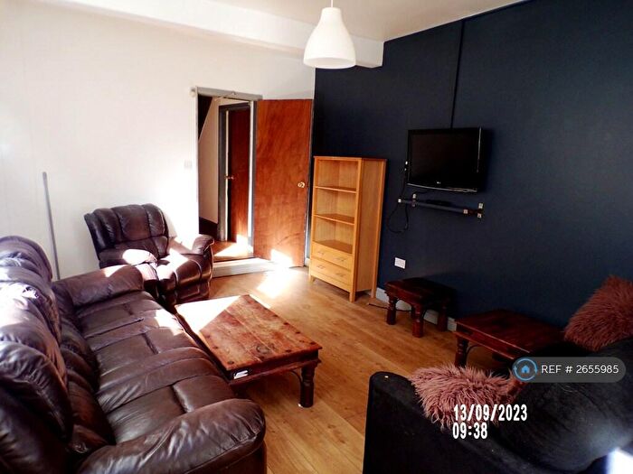 8 Bedroom Terraced House To Rent In Booth Avenue, Manchester, M14