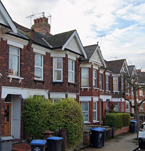 3 Bedroom Flat To Rent In London, NW2