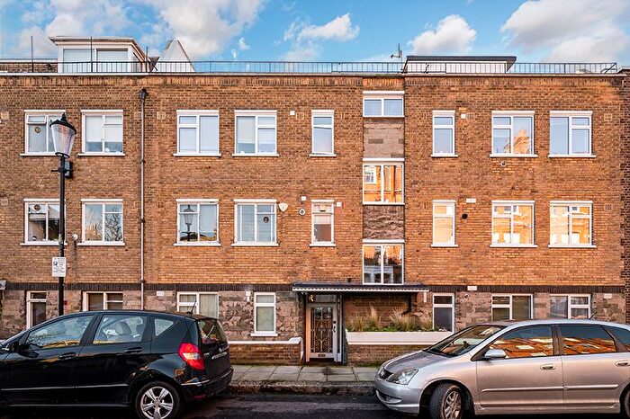 2 Bedroom Flat To Rent In Callow Street, London, SW3