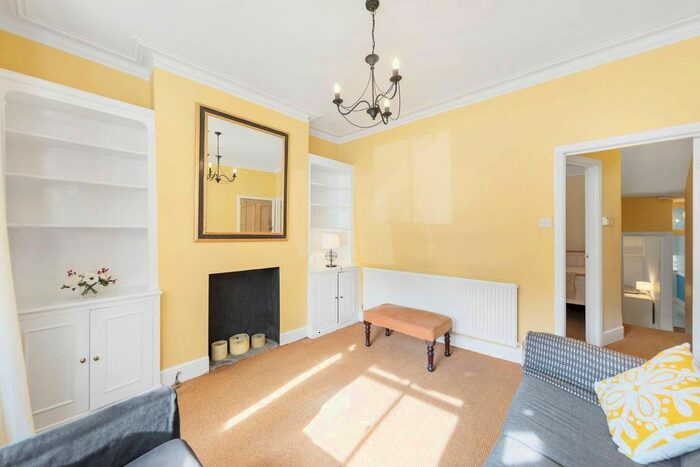 2 Bedroom Flat To Rent In Townmead Road, Sands End, London, SW6