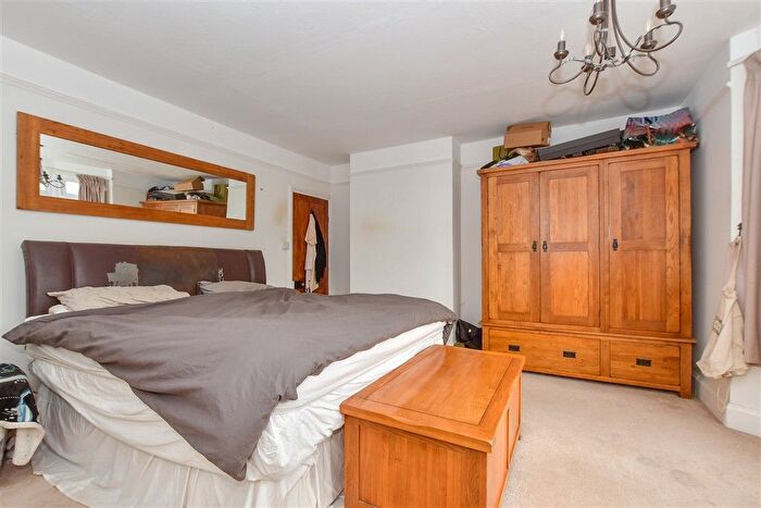 4 Bedroom Semi-detached House For Sale In Station Road, Headcorn, Ashford, Kent, TN27