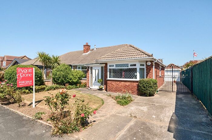 3 Bedroom Semi-Detached Bungalow For Sale In Ashwood Drive, Humberston, DN36