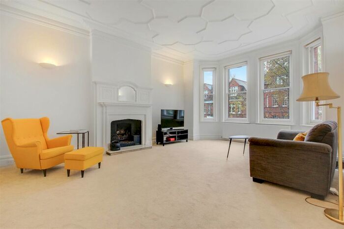 2 Bedroom Flat To Rent In Chesterford Gardens, Hampstead, NW3