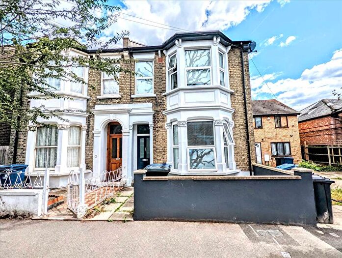 1 Bedroom Flat To Rent In Mansell Road, London, London, W3