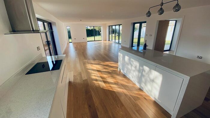 4 Bedroom Detached House To Rent In Melcorn Drive, Newton, Swansea, SA3