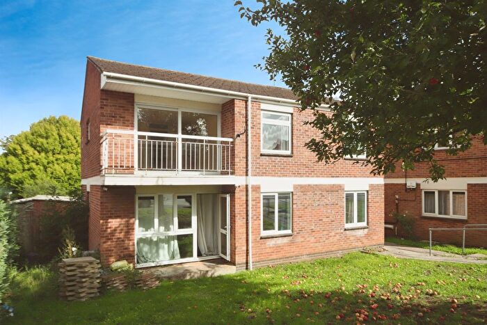 2 Bedroom Flat For Sale In Bacon Drive, Taunton, TA1