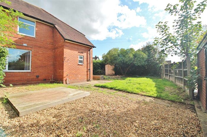 3 Bedroom End Of Terrace House For Sale In Signal Road, Grantham, NG31