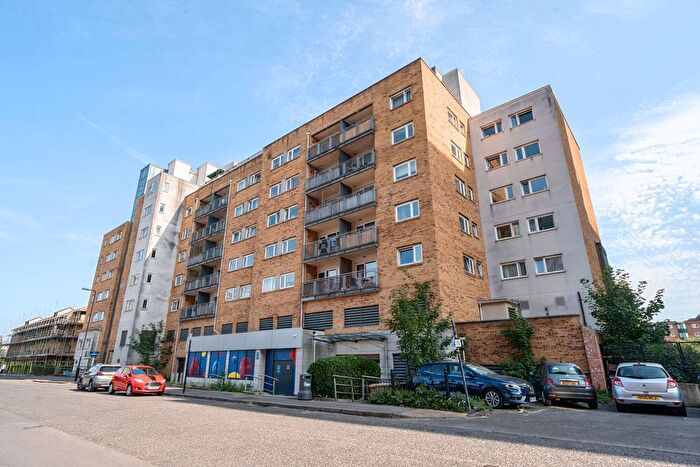 2 Bedroom Flat For Sale In Singapore Road, London, W13