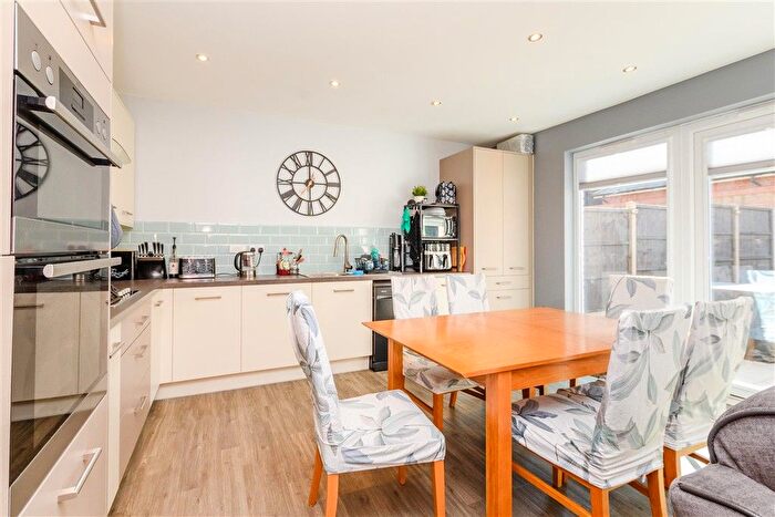 4 Bedroom Detached House For Sale In Emmeline Avenue, Weldon Ebbsfleet Valley, Swanscombe, Kent, DA10