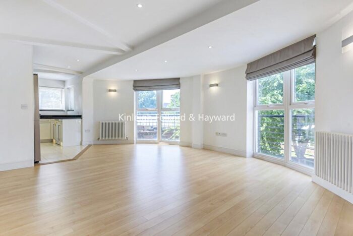 2 Bedroom Flat To Rent In Melfield Gardens, London, SE6