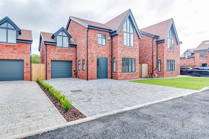 4 Bedroom Detached House To Rent In Hanns Hall Road, Willaston, Neston, CH64