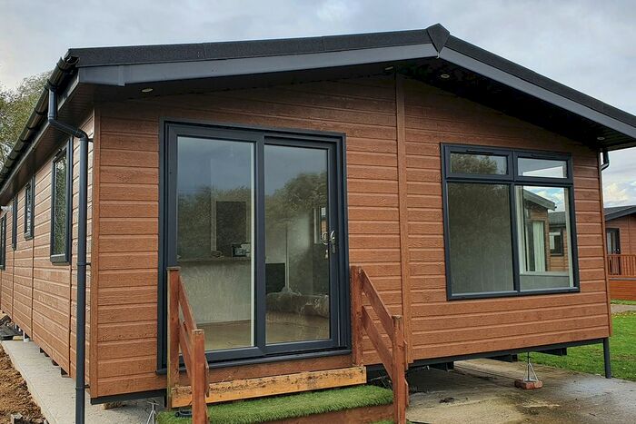 2 Bedroom Mobile/park Home For Sale In Bedford Bank, Welney, Wisbech, PE14