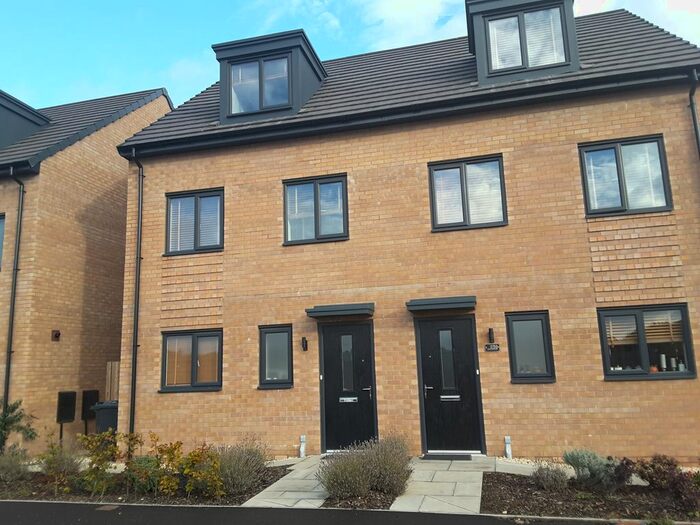 3 Bedroom Town House To Rent In Blossom Crescent, Balby, Doncaster, DN4