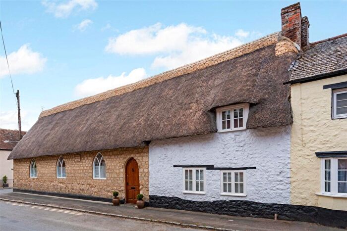 4 Bedroom End Of Terrace House For Sale In Main Street, Tingewick, Buckinghamshire, MK18
