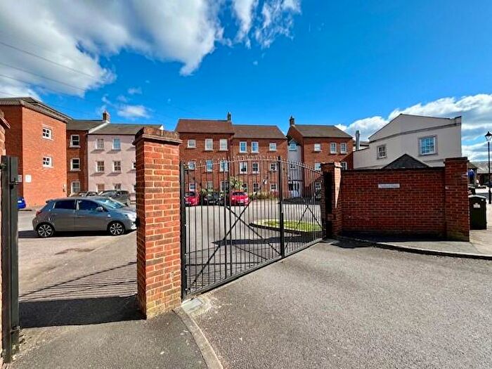 2 Bedroom Apartment To Rent In Pine Street, Fairford Leys, Aylesbury, HP19