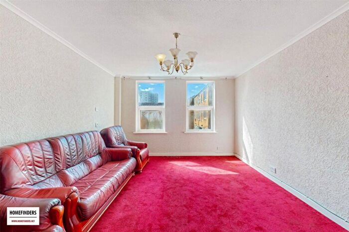 3 Bedroom Terraced House For Sale In Caldecott Way, Hackney, E5 - Photo 3