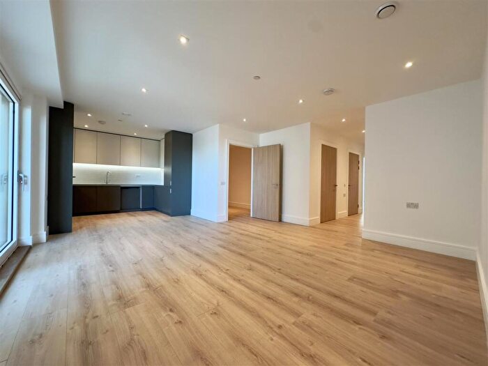 2 Bedroom Flat To Rent In Sutton Park House, Carshalton Rd, SM1