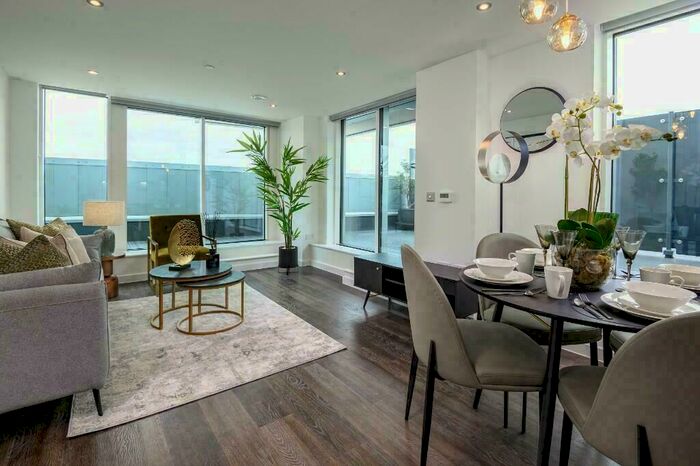 2 Bedroom Apartment To Rent In Centenary Plaza, Southampton, Hampshire, SO19