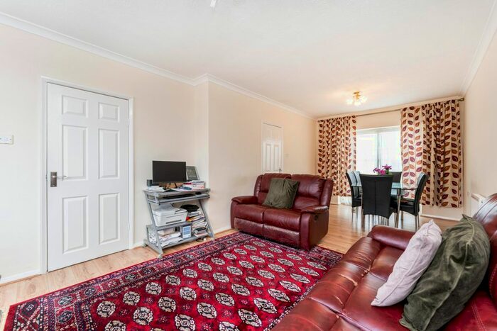 3 Bedroom Terraced House To Rent In Hetherington Close, Slough, SL2