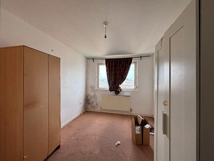 2 Bedroom Flat For Sale In Flat Landmark Heights, Daubeney Road, Hackney, London, E5