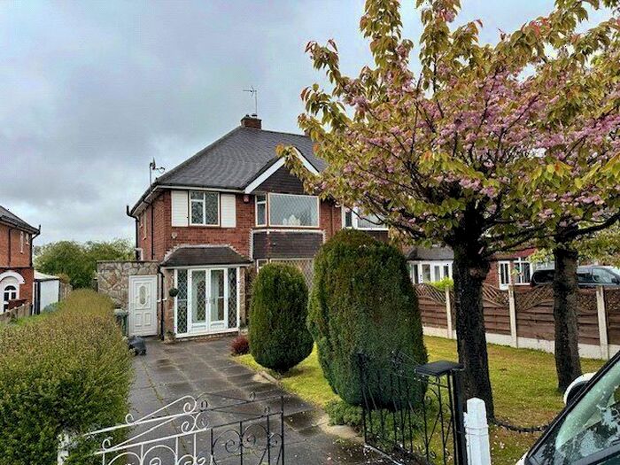 3 Bedroom Semi-Detached House To Rent In Chester Road, Kingshurst, Birmingham, West Midlands, B36