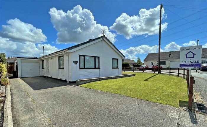 3 Bedroom Bungalow To Rent In Ffordd Cynan, Bangor, Gwynedd, LL57