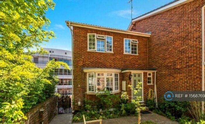 3 Bedroom End Of Terrace House To Rent In Furze Close, Redhill, RH1