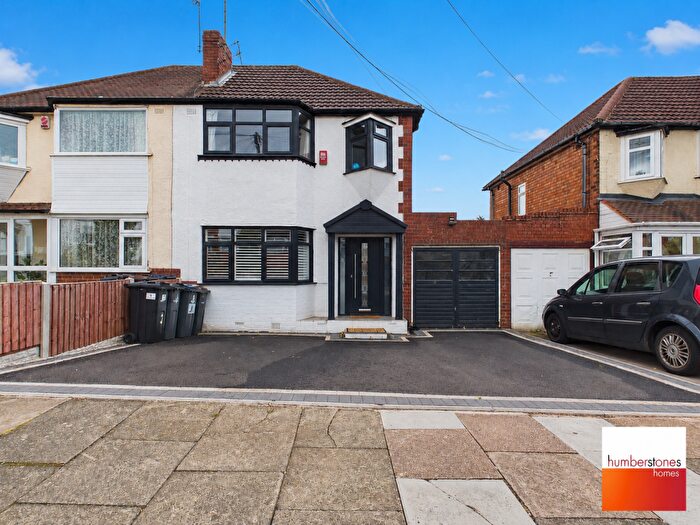 3 Bedroom Semi-Detached House For Sale In Max Road, Quinton, B32