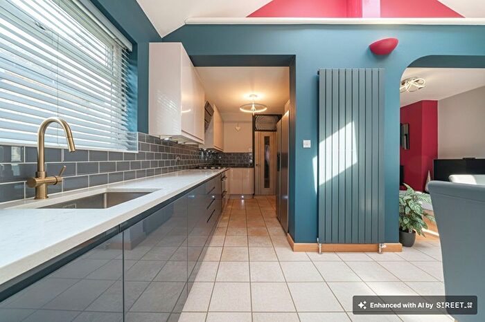 2 Bedroom Semi-Detached Bungalow For Sale In Sandown Way, Northolt, UB5