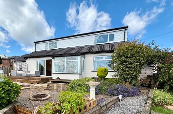 4 Bedroom Detached Bungalow For Sale In Hainsworth Moor Crescent, Queensbury, BD13