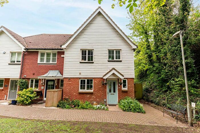 5 Bedroom End Of Terrace House For Sale In Finch Close, Faversham, ME13